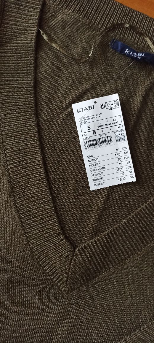 Camisola Nova com etiqueta tamanho S só 5€