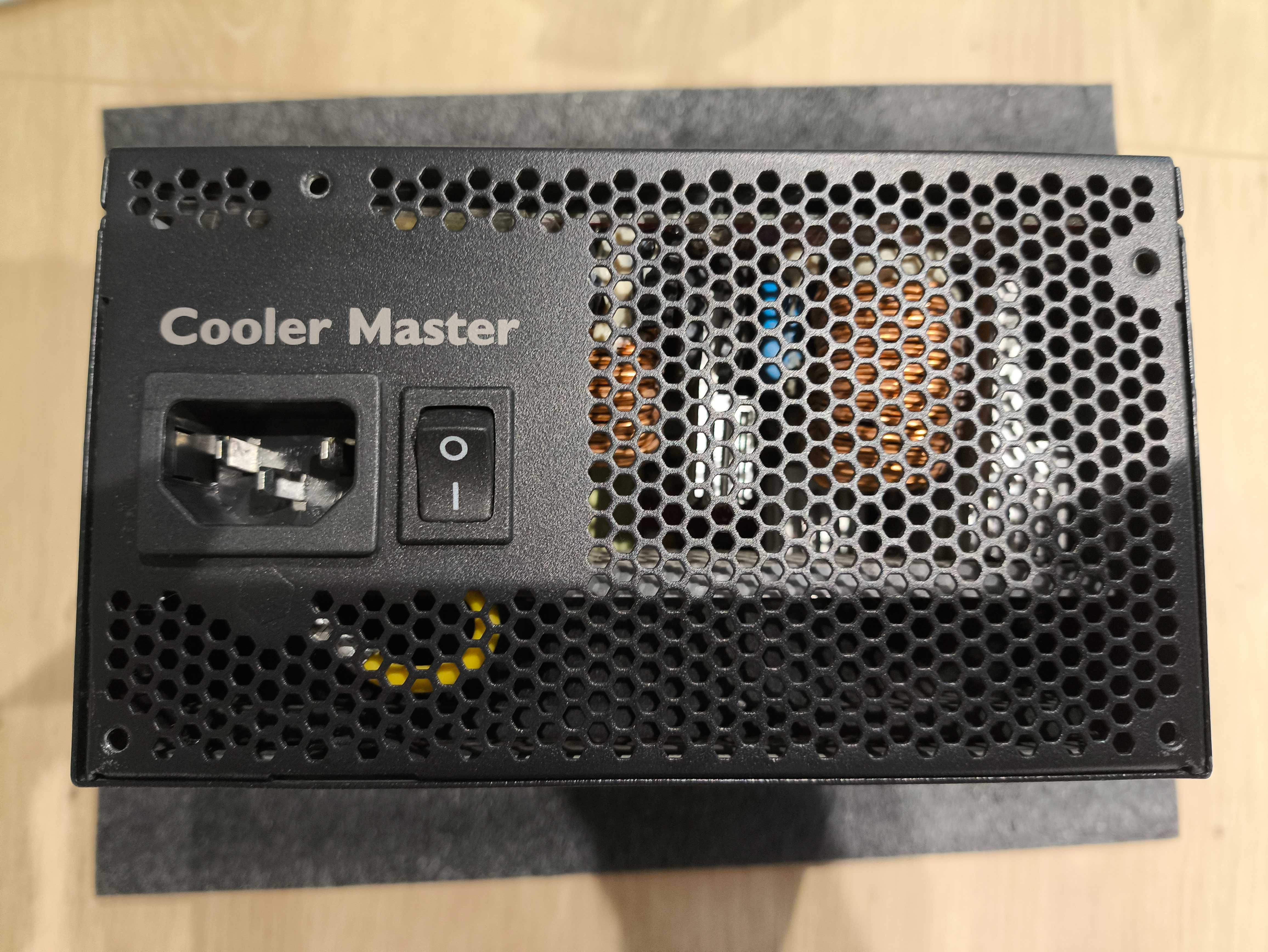 Zasilacz komputerowy Cooler Master V1000 o mocy 1000W