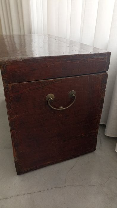 Baú / cómoda em madeira antiga restaurada
