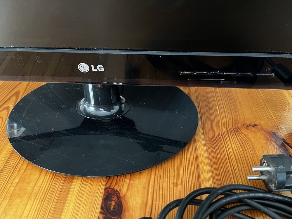 Monitor Lg Flatron w2240 + przewody,  sprawny