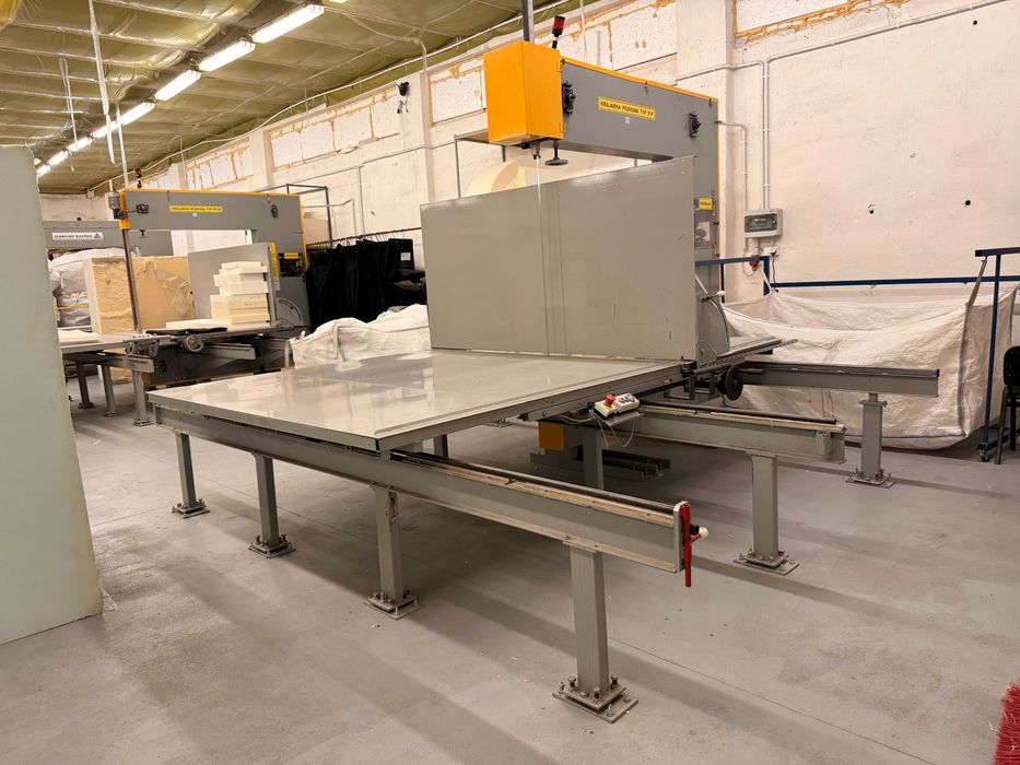 Maszyna do cięcia pianki tapicerskiej – stan bardzo dobry