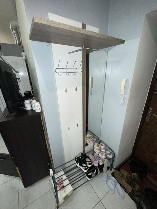 Вешалка в прихожую с обувной полкой