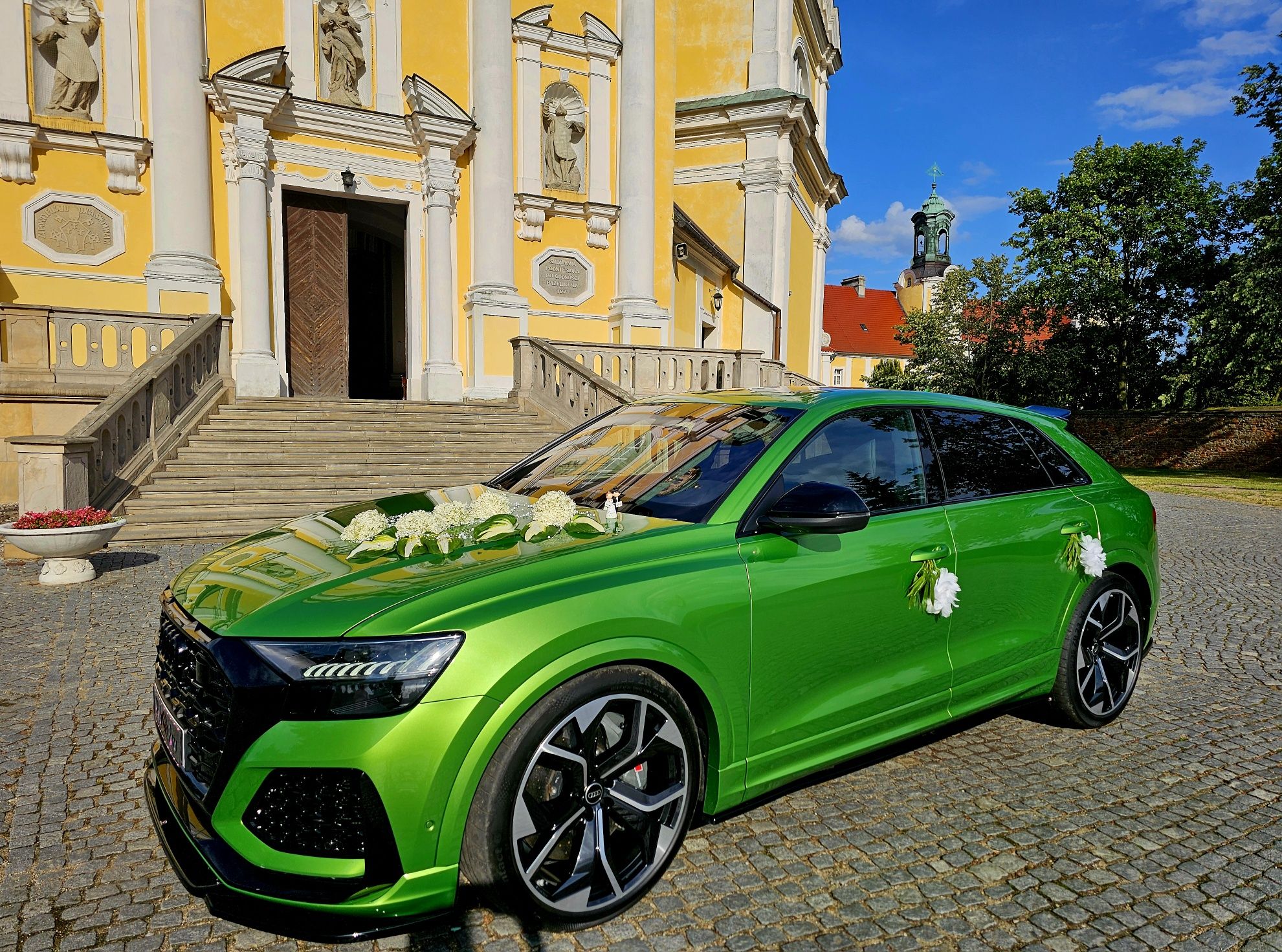 Auto do ślubu, sesja zdjęciowa Audi RSQ8