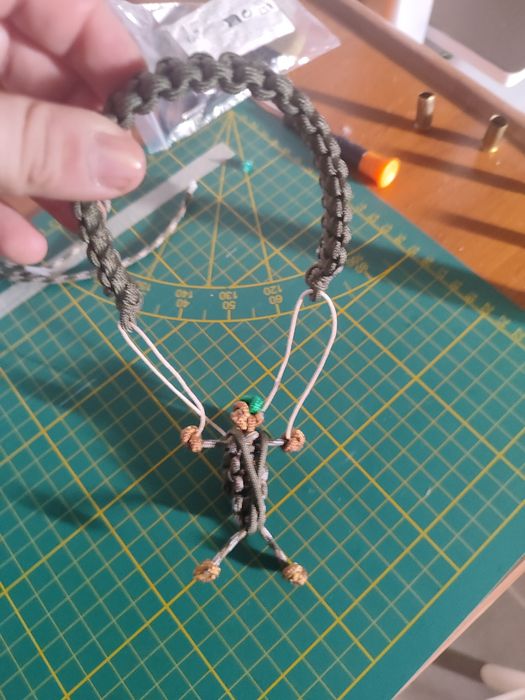 Boneco em Paracord (paraquedista)