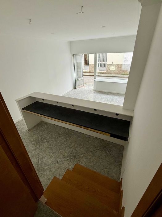 Loja em Valpaços com WC e arrecadação