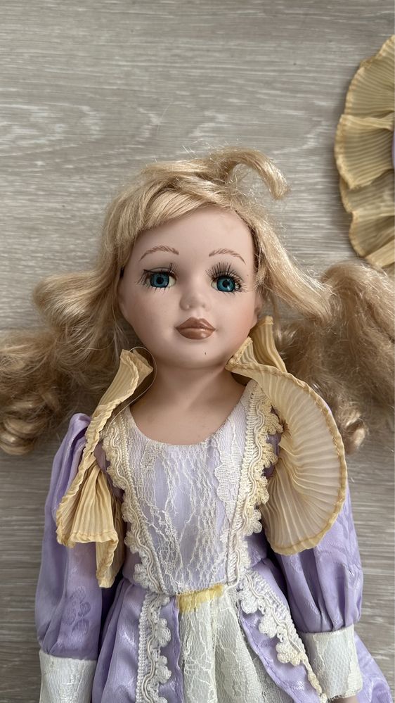 Порцелянова лялька 40 см в доброму стані