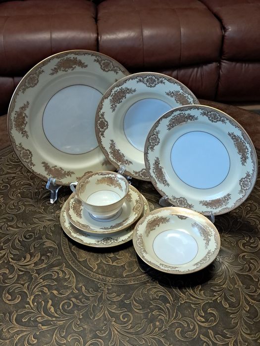 Порцеляновий столовий сервіз Noritake на 12 осіб, 92 предмети. Японія