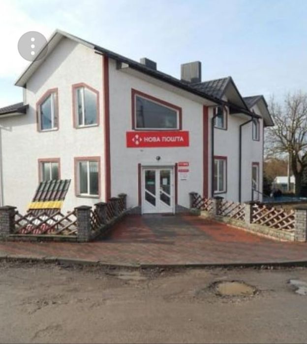 Комерційна будівля 300 кв з діючим бізнесом + 10сотиків землі