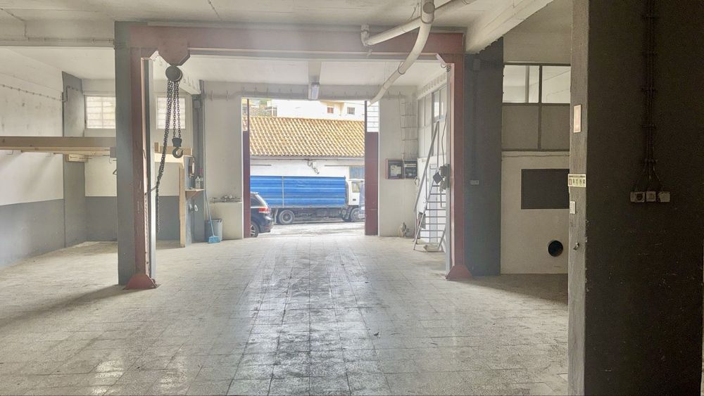 Armazem 210m2 odivelas