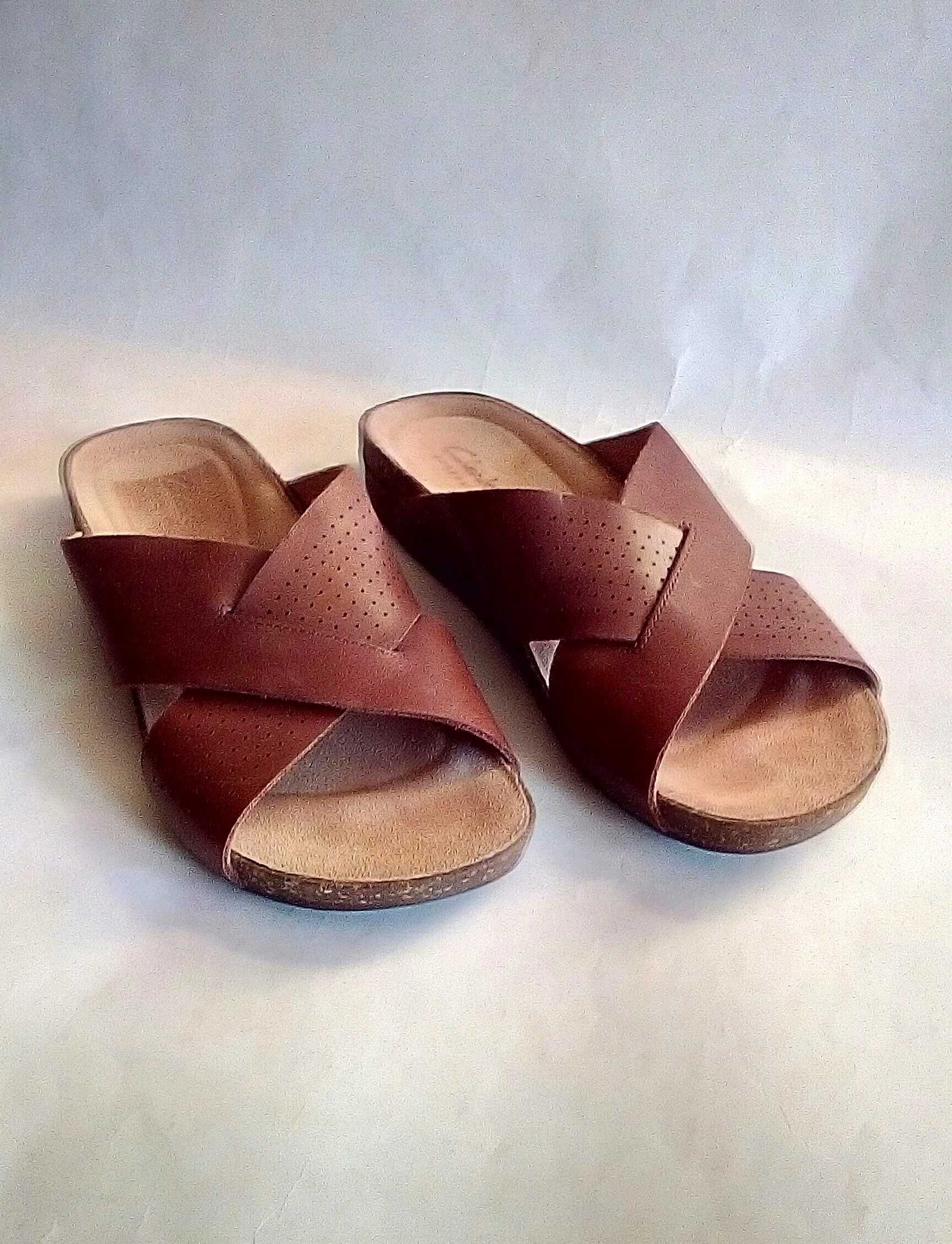Klapki skórzane Clarks 39,5 skóra naturalna