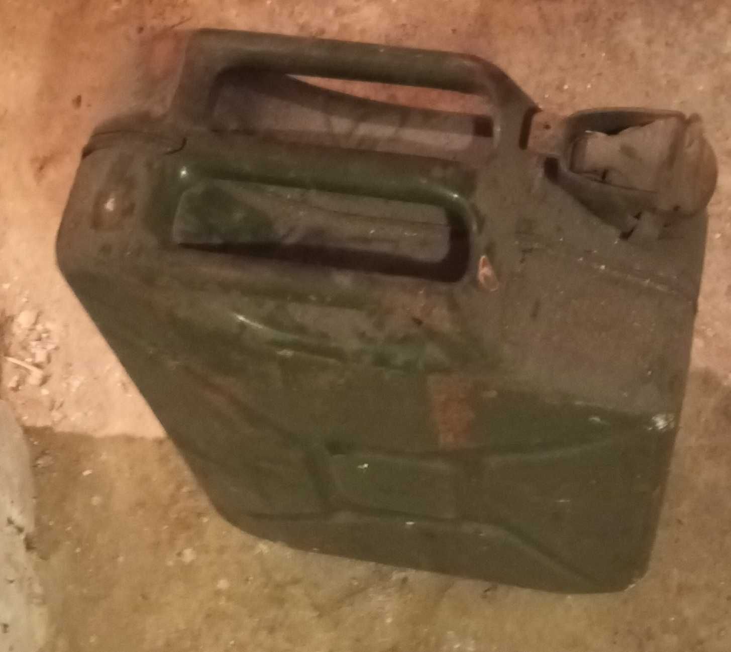 Pojemnik Zbiornik Kanister metalowy na paliwo, pusty