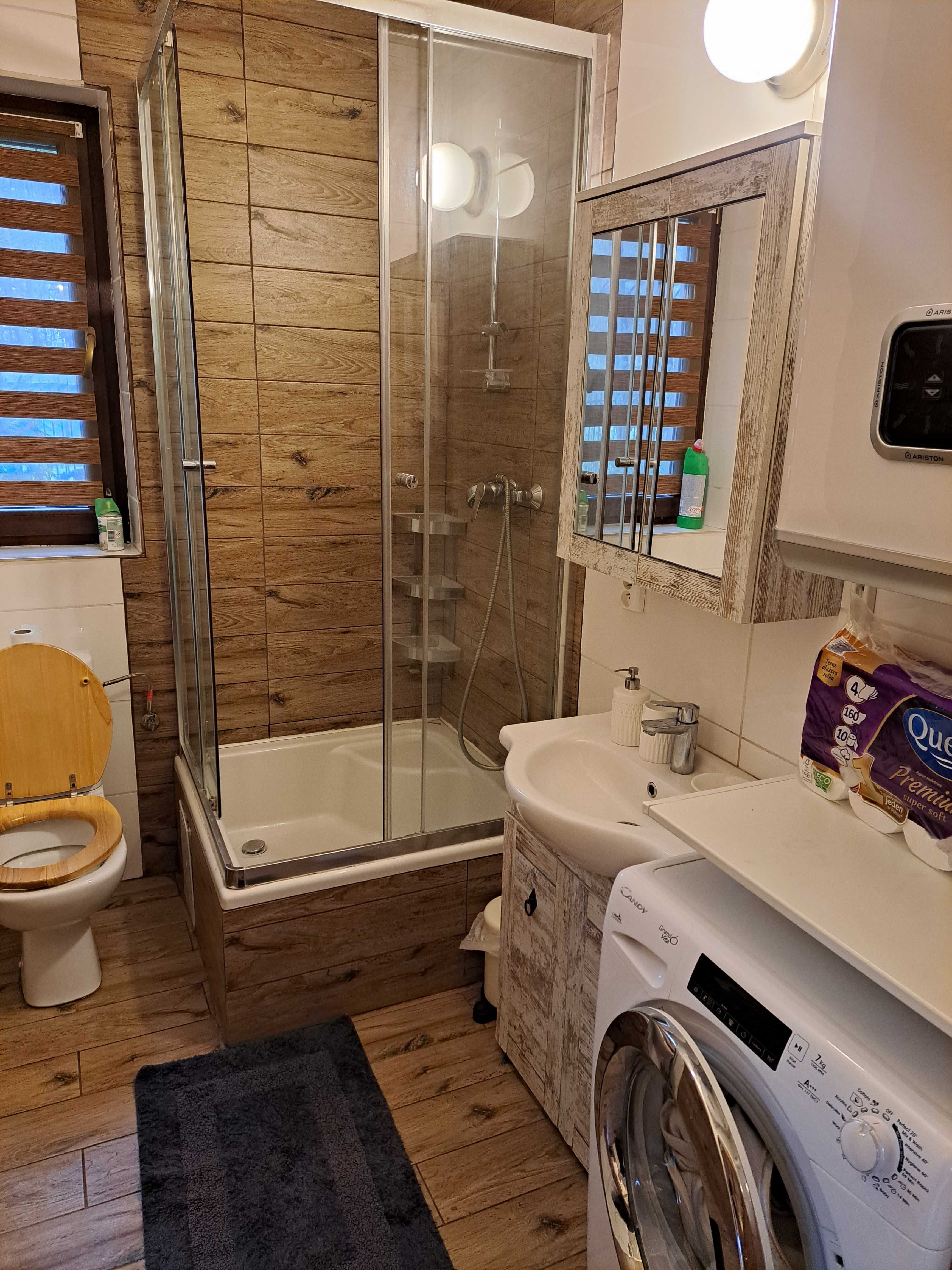 Dom domek letniskowy nad jeziorem. Sauna, bania, kominek, bilard.