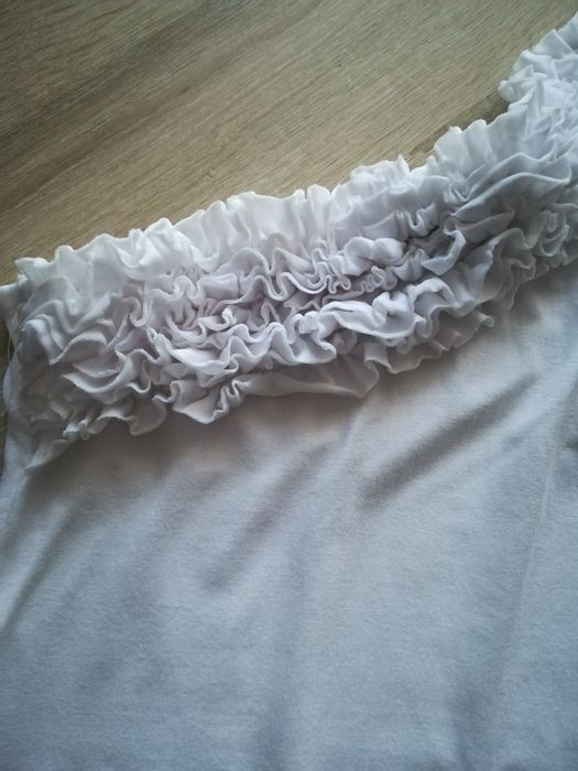 Top biały na jedno ramię