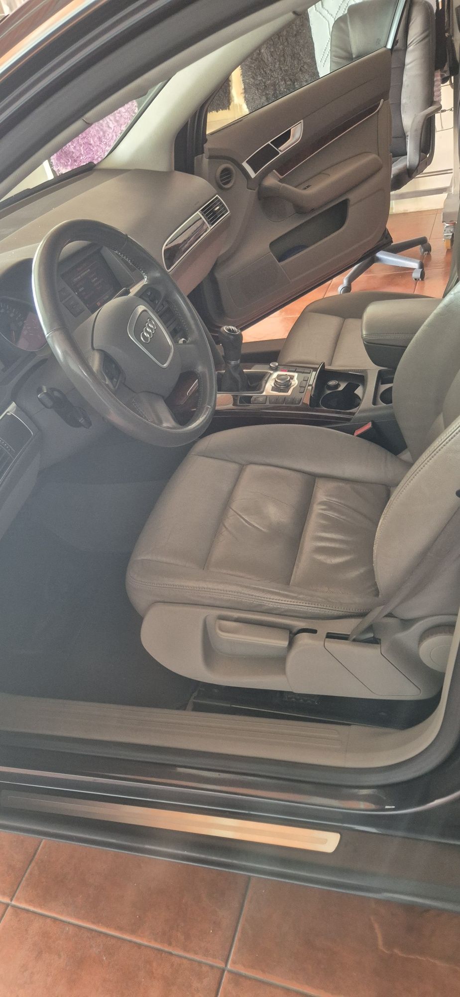 Audi A6 muito direitinho estofos impecáveis pintura em muito bom estad