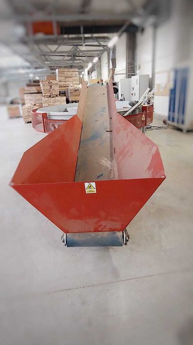 Podajnik karuzelowy, zestaw podawczy do maszyny