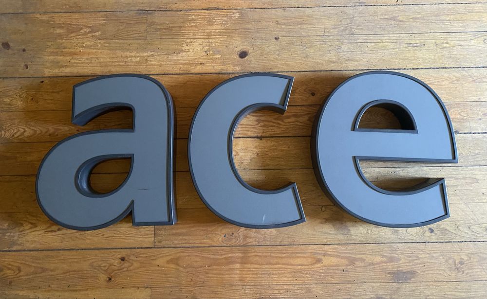 Letras em aluminio e acrilico