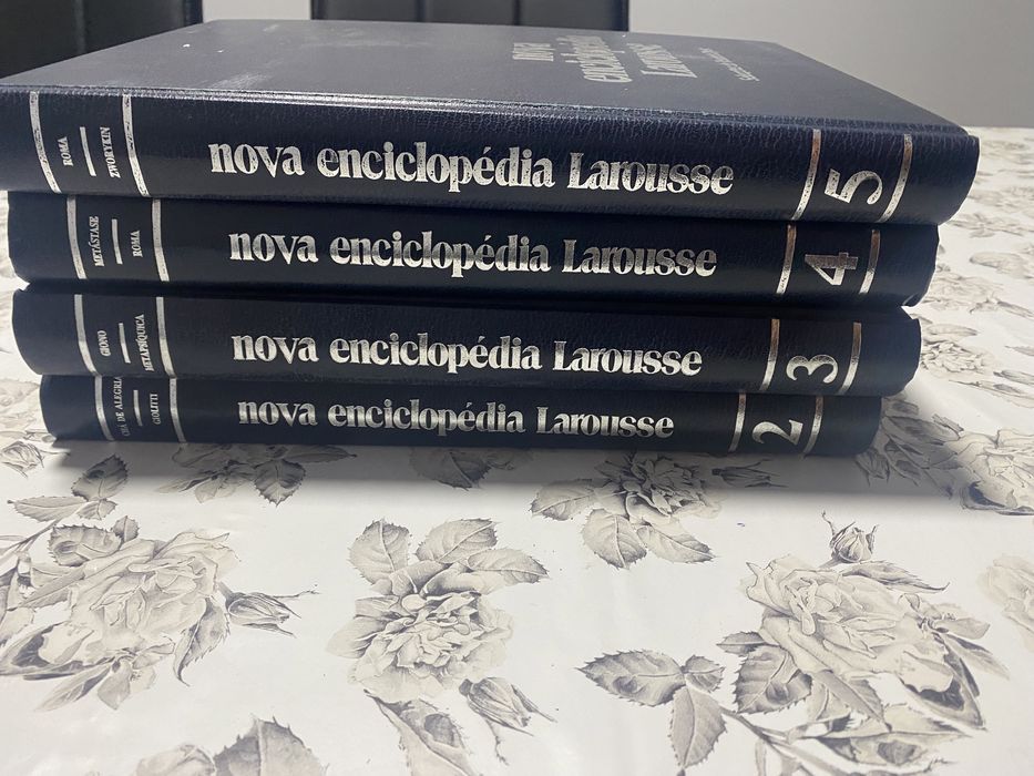 Coleção Nova enciclopédia Larousse