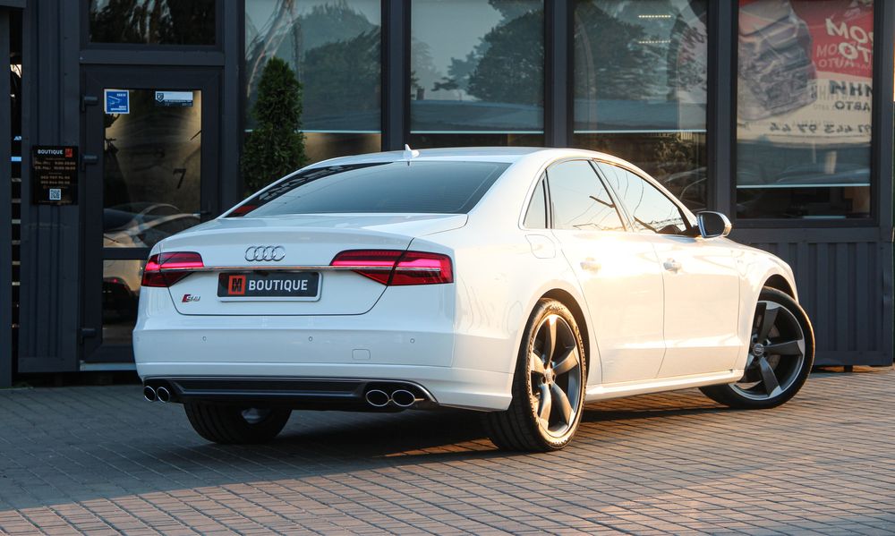 Продам Audi S8 2014