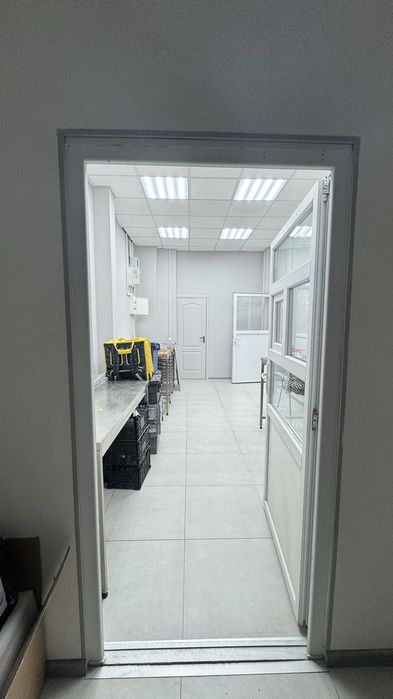 Фасад, суборенда приміщення, великій трафік