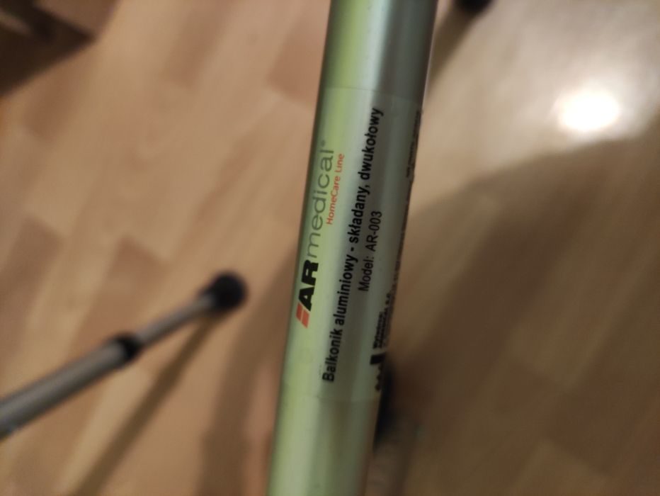 Balkonik chodzik aluminiowy składany dwukołowy i laska