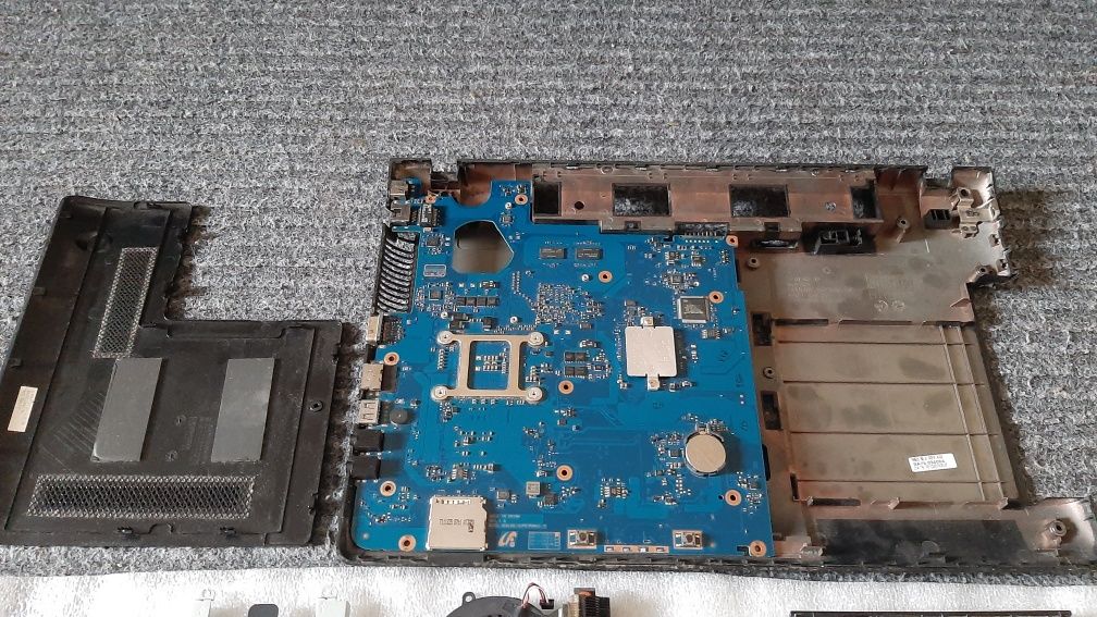 Samsung NP300E5A proc i3,kadłubek,dvd itd/opcj NP350e5c 355e5c pokryw