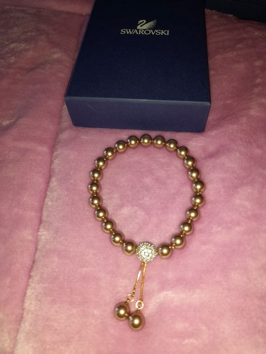 Pulseira em pérolas com embutido de cristais SWAROVSKI