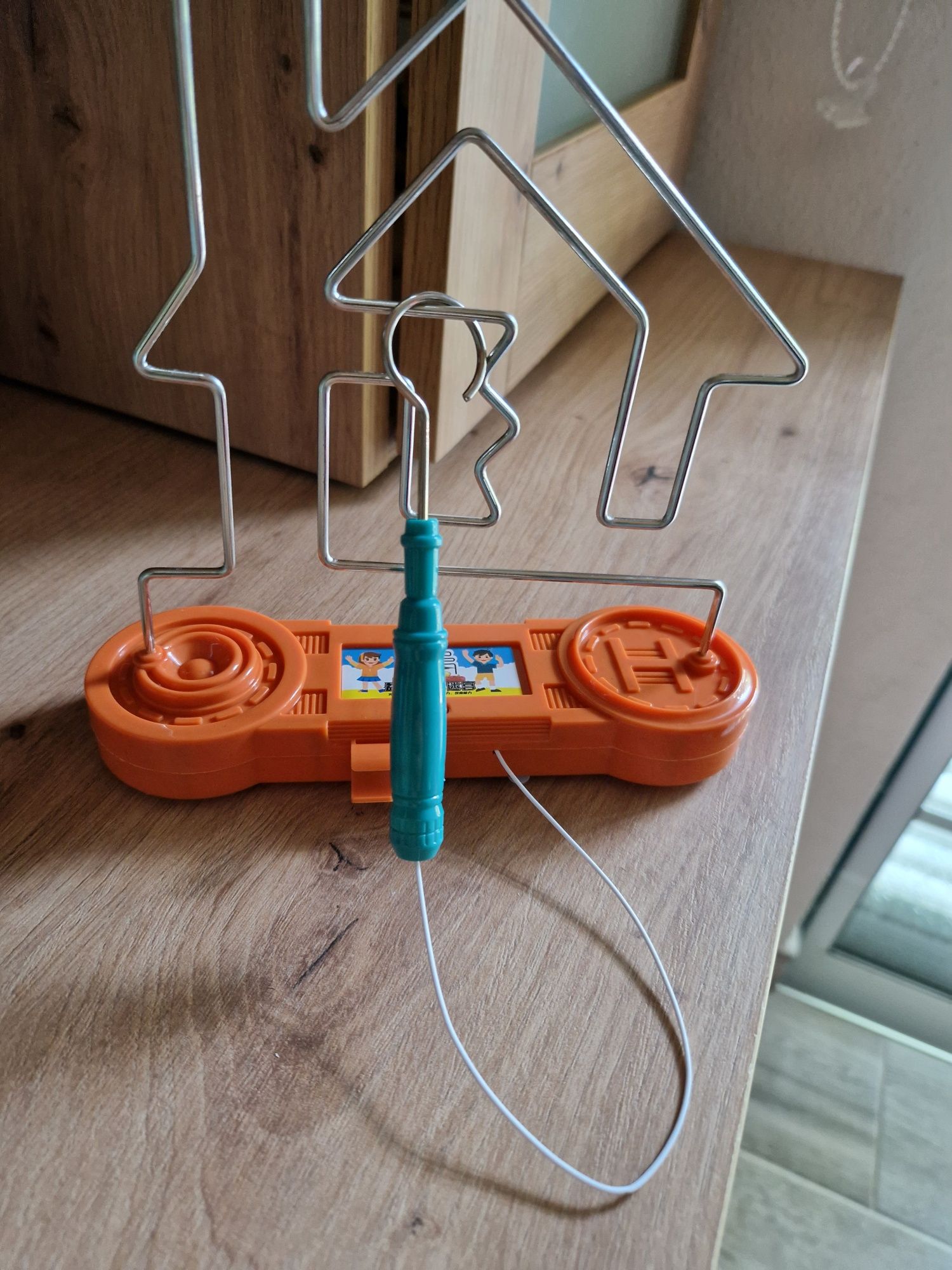 Jogo de labirinto de choque eléctrico.  Novo