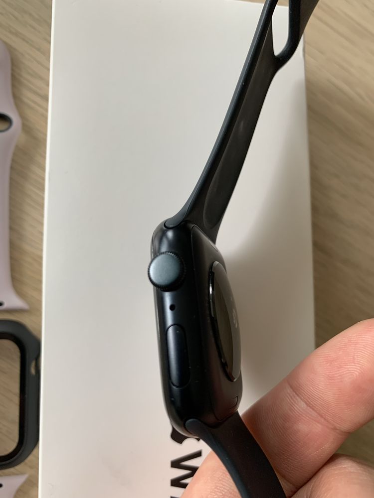 Apple Watch SE 2; 44 mm; czarny; dodatki