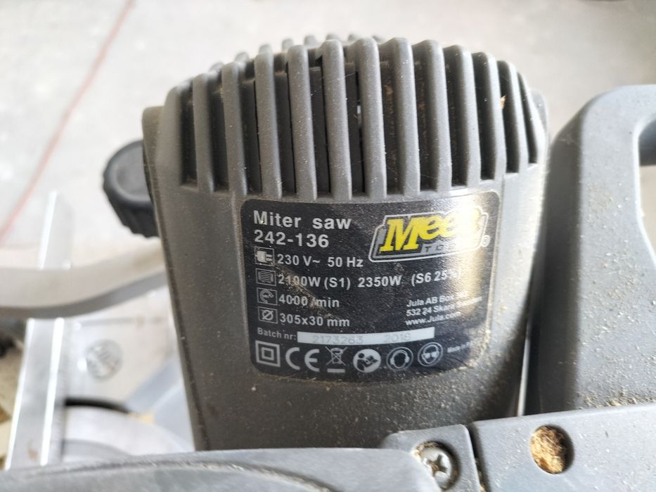 Piła ukosowa 305 mm z posuwem