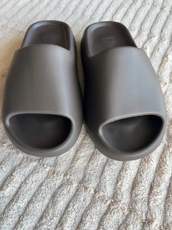 Nowy/Wysyłka z prędkością światła_adidasYeezy SlideOnyx,43
