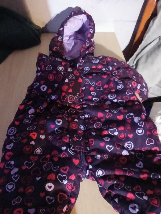 Nie używany kombinezon z rękawiczkami  dla dziewczynki 62 cm