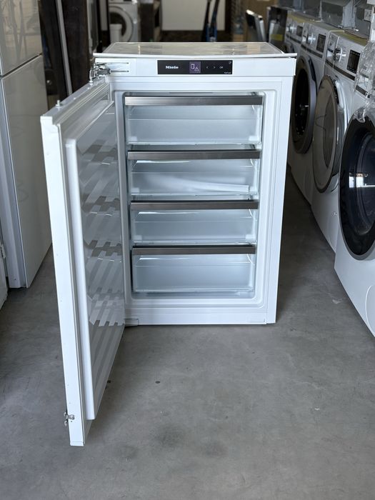 Miele FNS 7140 E – вбудована морозильна камера преміум-класу 23.6 м