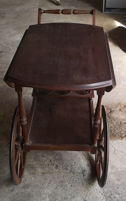 Carrinho de apoio em madeira