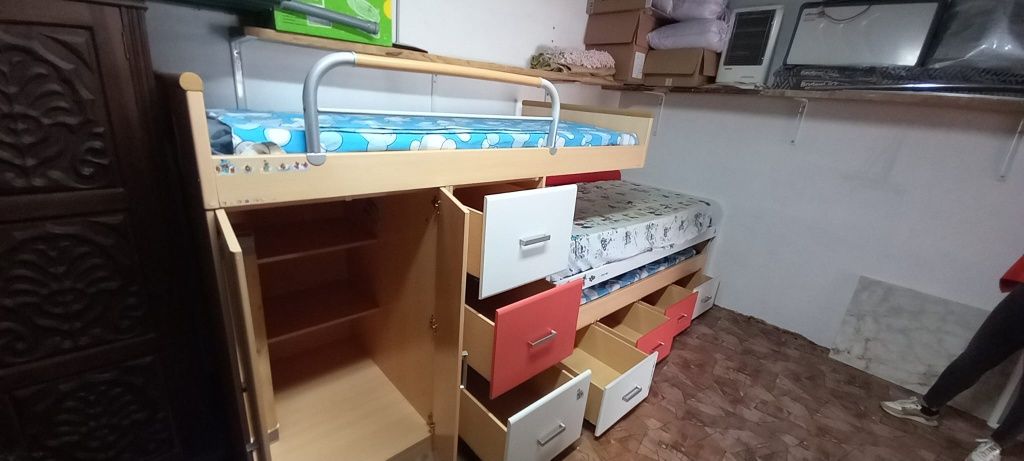 beliche com 3 camas e arrumação+ colchões!!!