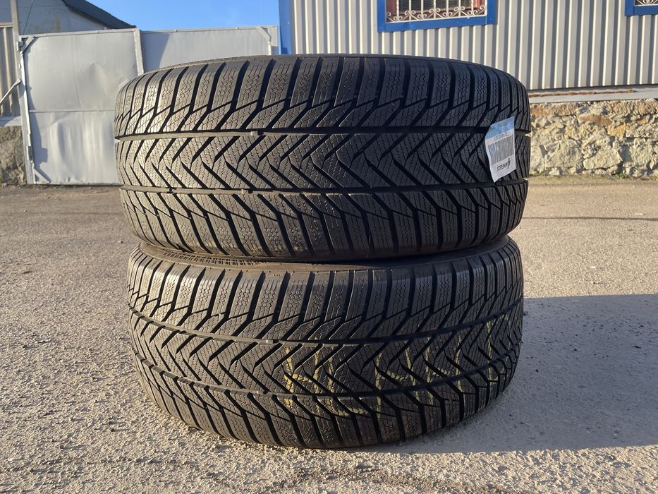 Майже нові зимові шини Esa+Tecar 235/45 R18