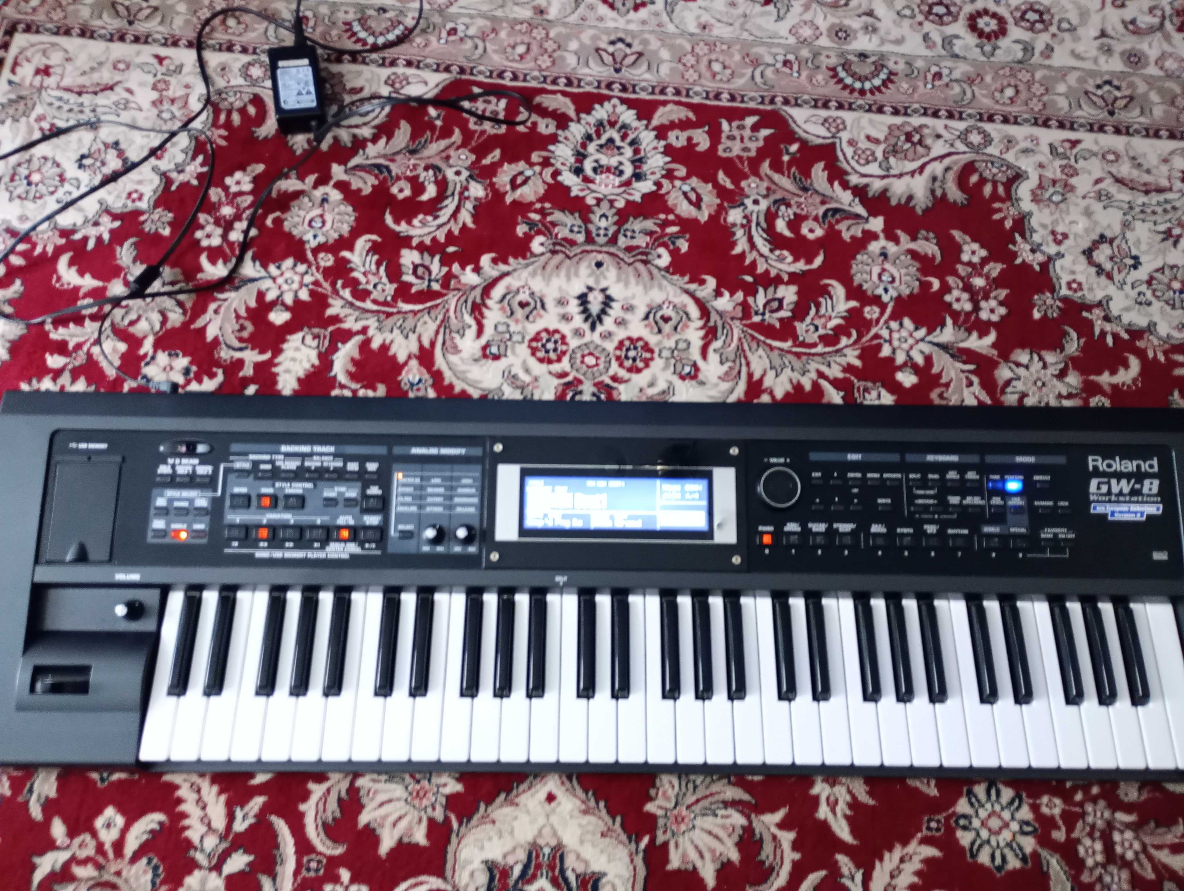 Keyboard Roland GW-8 Workstation odtwarza Mp3