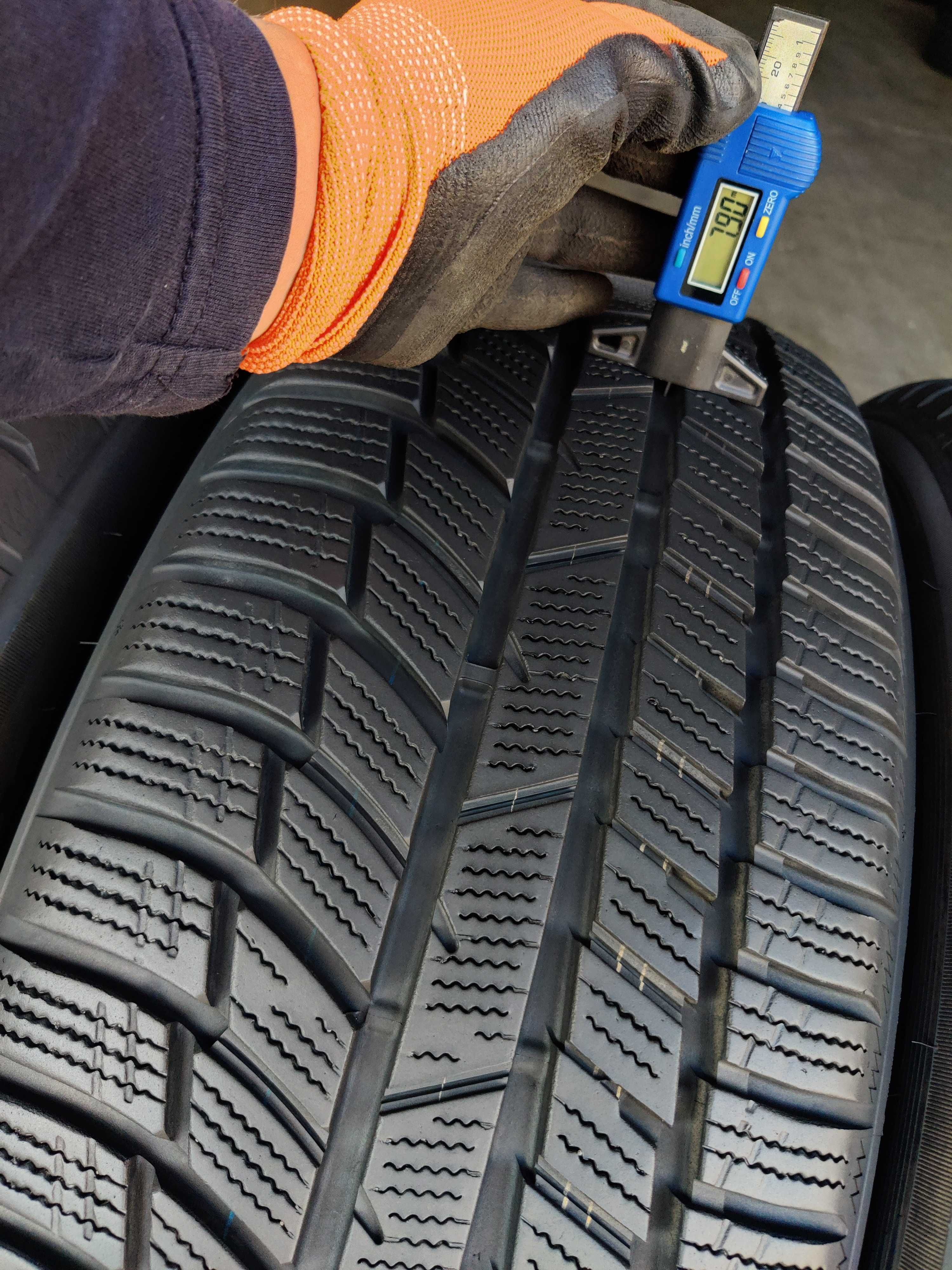 R20 235 55 всесезонні шини Toyo SnowProx S954 SUV
