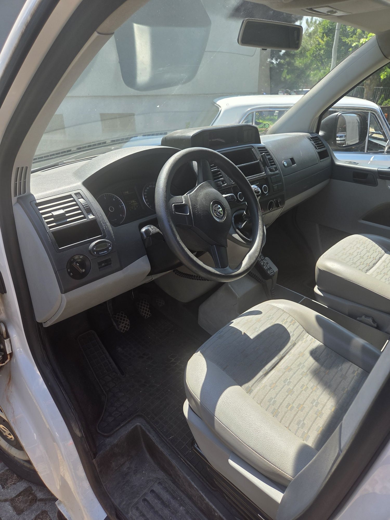 Rezerwacja. Karetka Ambulans Volkswagen Transporter T5 lift 2012 norma