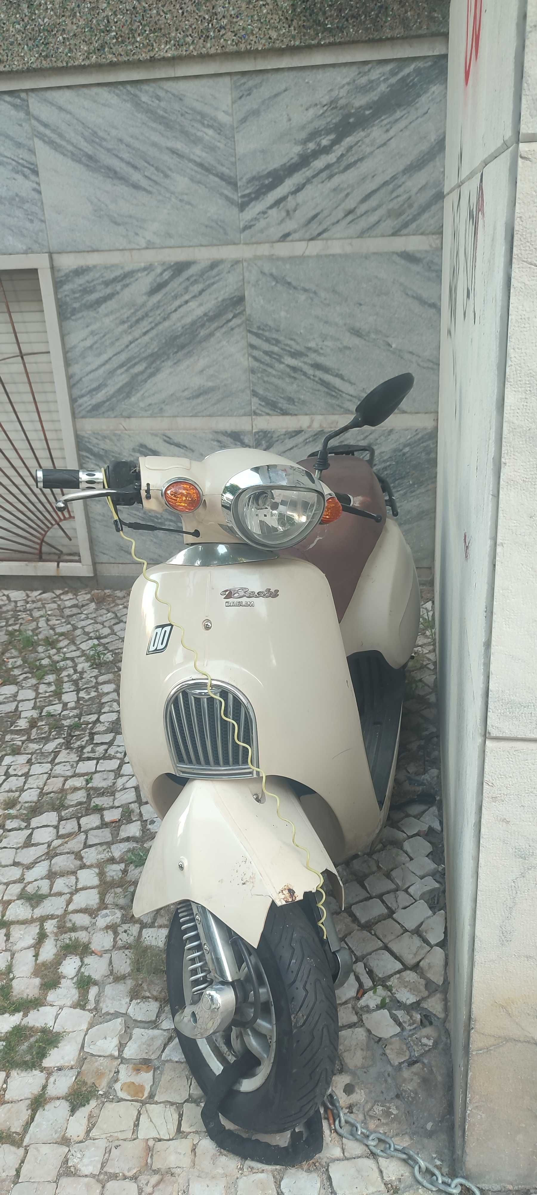Daelim Besbi Scooter 125