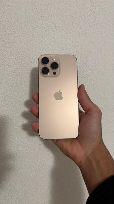iPhone 16 Pro Max dourado 256GB