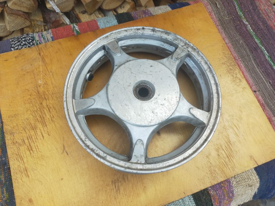 Колеса на скутер r10 та r12. Резина та диски . Моторозборка. Запчаст.