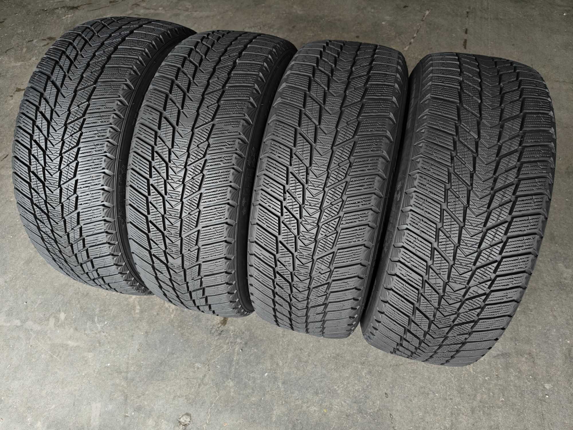R17 225 55 шини зимові Roadstone Winguard Ice Plus корейські липучки