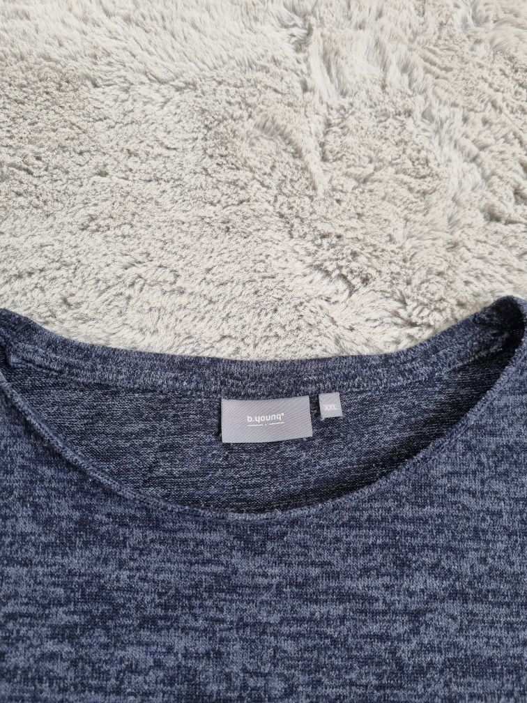 Granatowy sweter rozmiar XXL b.young