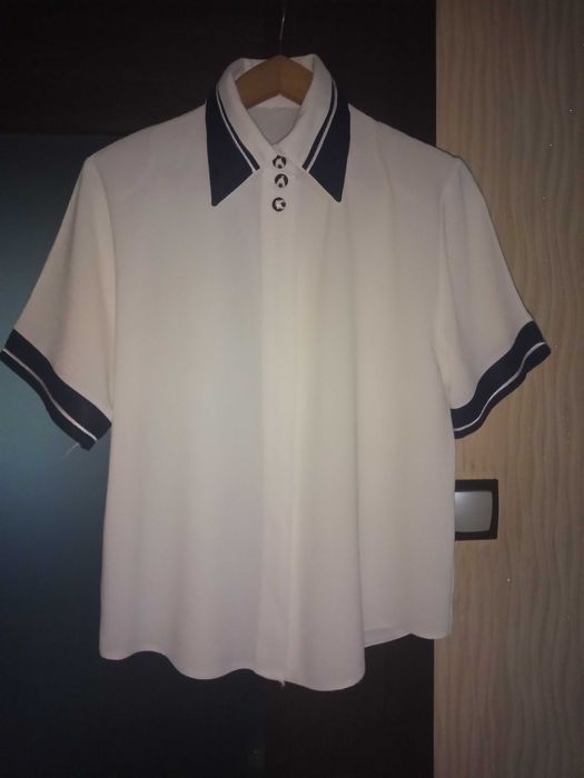 Bluzka biała  kołnierzykiem róż 38/40