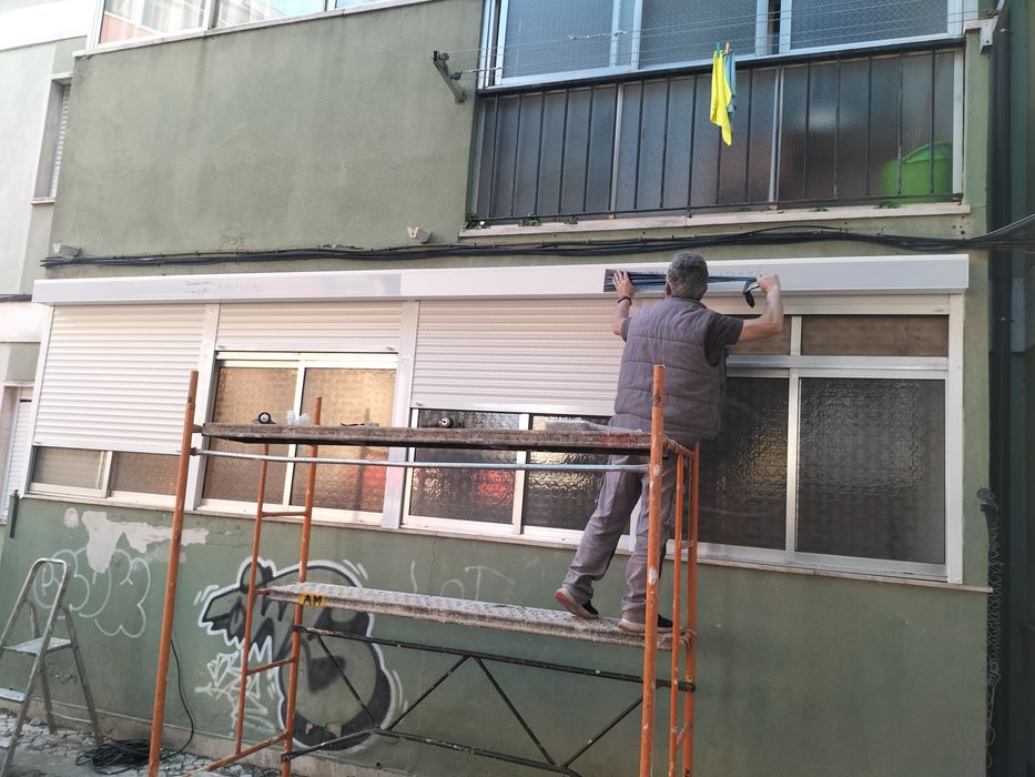 Reparação de estores manual e elétrico.