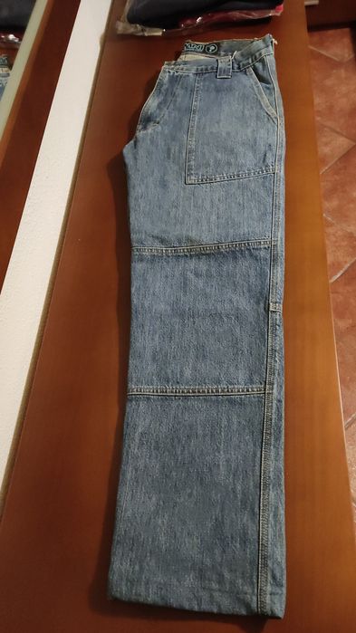 Calças da marca Omni