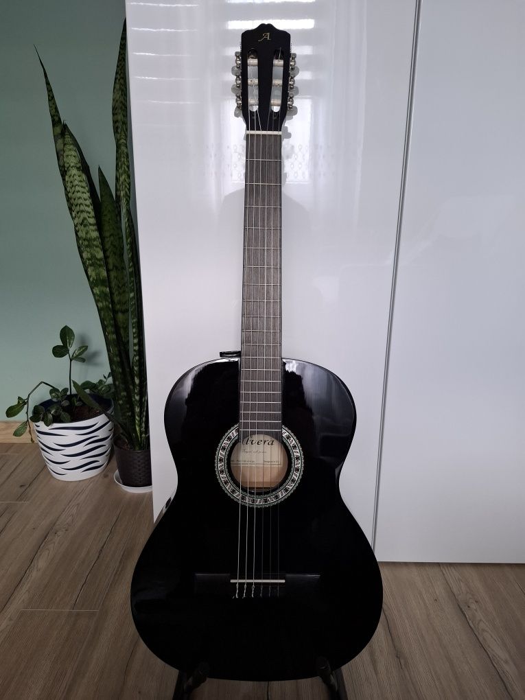 Sprzedam gitarę klasyczna
