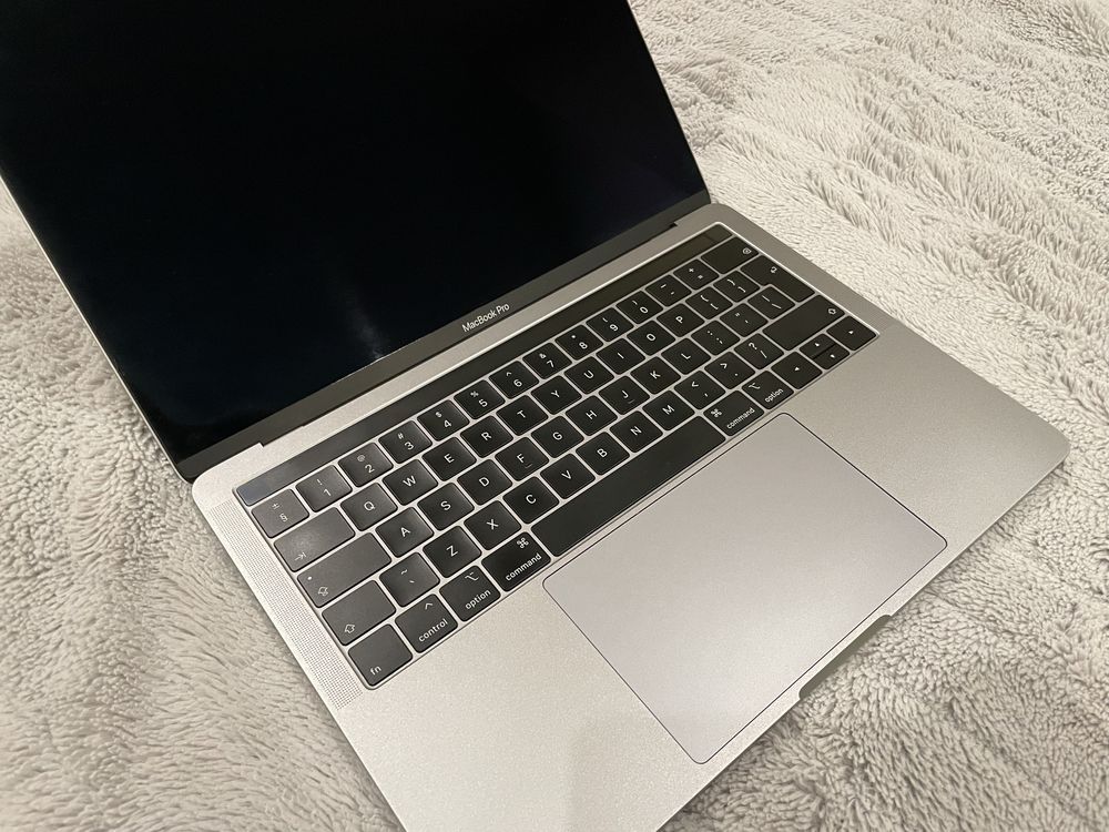 Macbook pro 13 128gb SSD mid-2019 touch bar