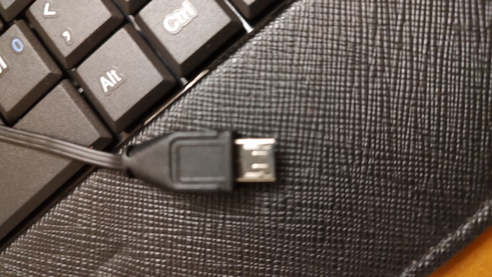 Klawiatura do tabletu wraz z etui