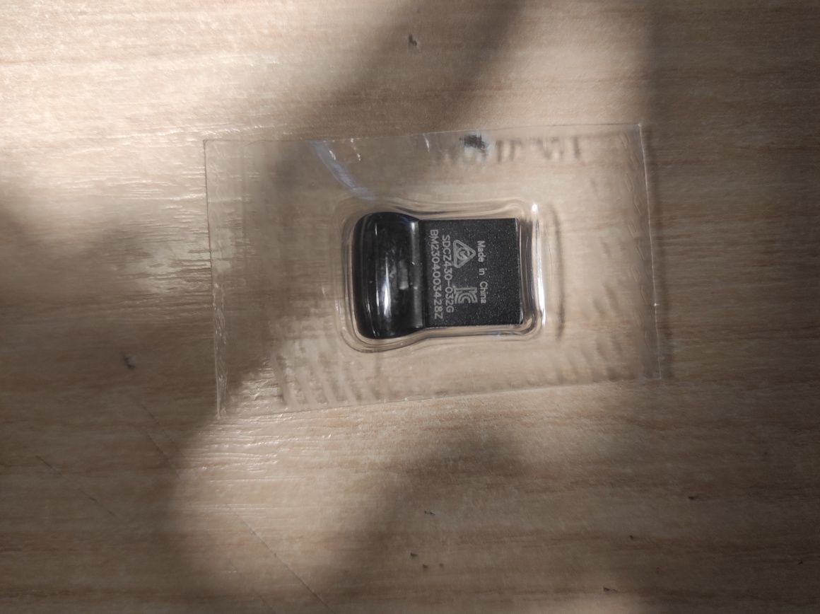 [SanDisk Ultra Fit 32GB USB 3.1 (SDCZ430-032G-G46)]()